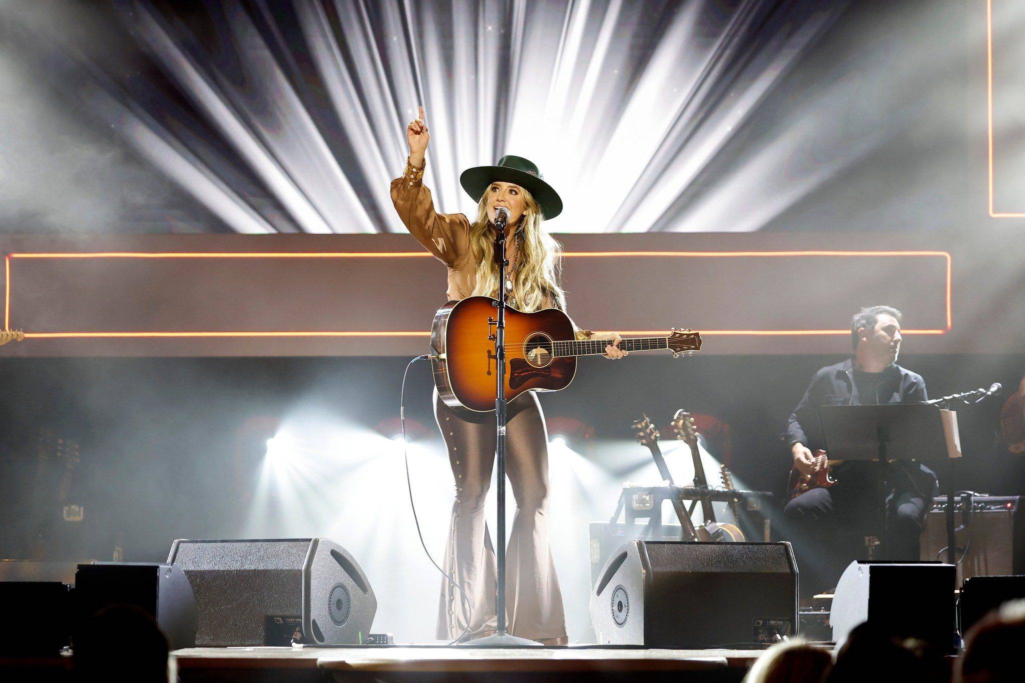 Lainey Wilson Live in Noblesville, IN – Oct 3, 2025 | Ruoff Music Center